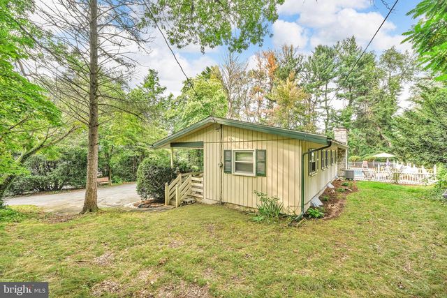 3093 LYNDANA DR, Lancaster, PA 17601