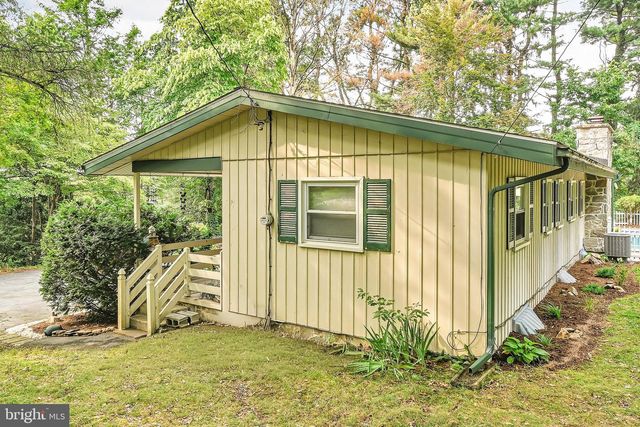3093 LYNDANA DR, Lancaster, PA 17601