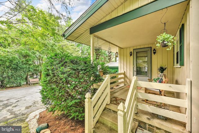 3093 LYNDANA DR, Lancaster, PA 17601