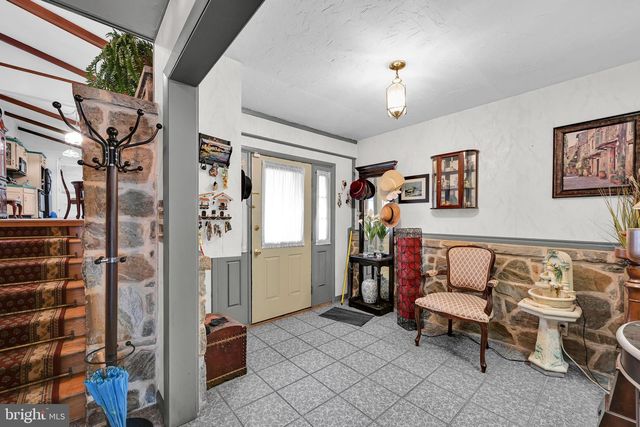 3093 LYNDANA DR, Lancaster, PA 17601