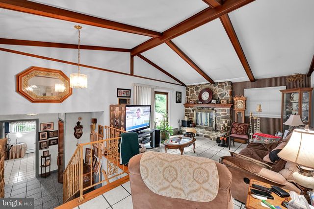 3093 LYNDANA DR, Lancaster, PA 17601