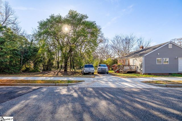 101 Pleasant Ridge Avenue, Greenville, SC 29605