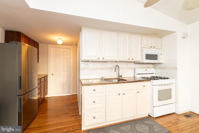 910 MOUNTAIN ST, Philadelphia, PA 19148