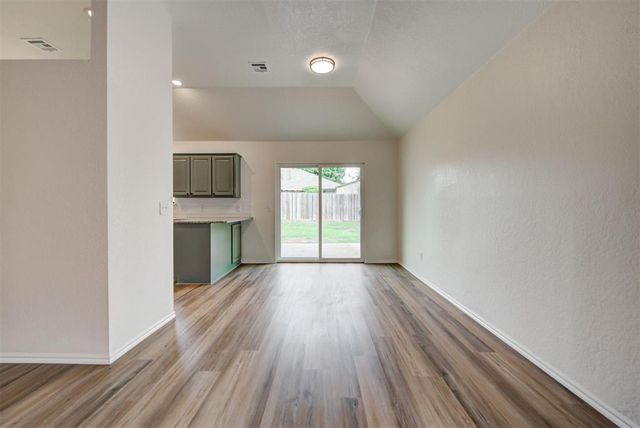 8013 Wilshire Ridge Drive, Oklahoma City, OK 73132