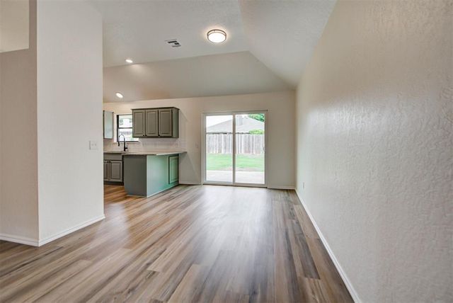 8013 Wilshire Ridge Drive, Oklahoma City, OK 73132