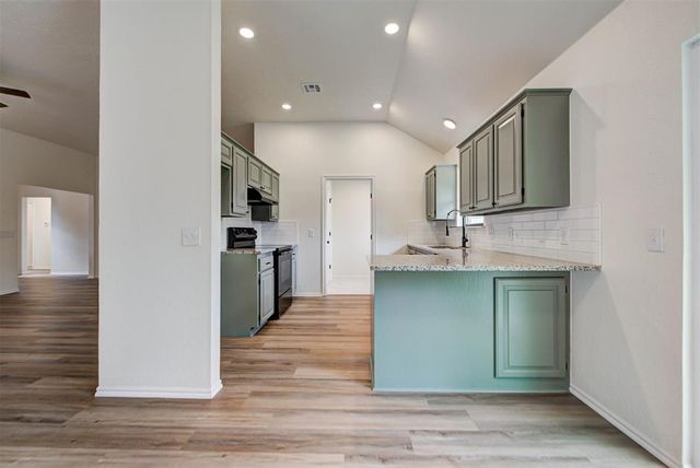 8013 Wilshire Ridge Drive, Oklahoma City, OK 73132