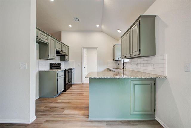 8013 Wilshire Ridge Drive, Oklahoma City, OK 73132
