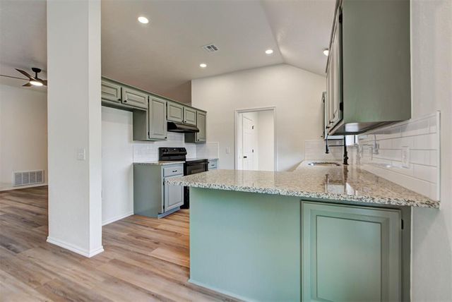 8013 Wilshire Ridge Drive, Oklahoma City, OK 73132
