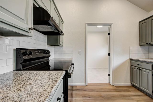 8013 Wilshire Ridge Drive, Oklahoma City, OK 73132