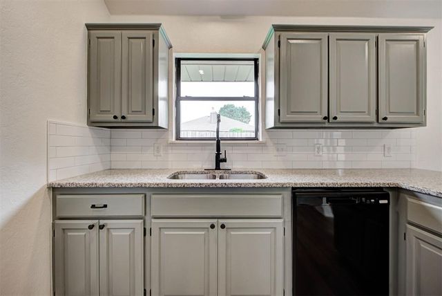 8013 Wilshire Ridge Drive, Oklahoma City, OK 73132