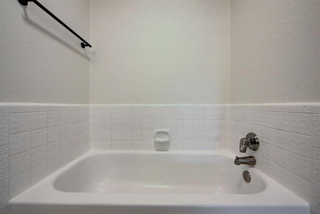 8013 Wilshire Ridge Drive, Oklahoma City, OK 73132