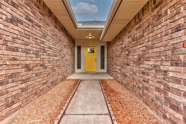 8013 Wilshire Ridge Drive, Oklahoma City, OK 73132
