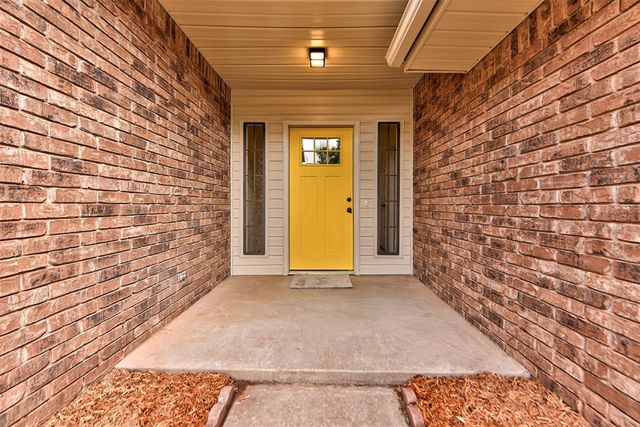 8013 Wilshire Ridge Drive, Oklahoma City, OK 73132
