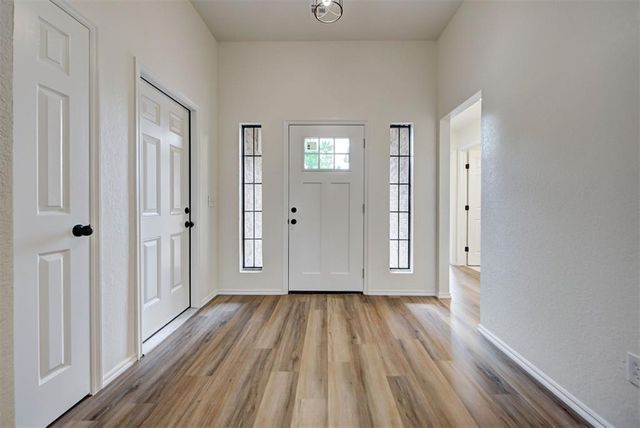 8013 Wilshire Ridge Drive, Oklahoma City, OK 73132