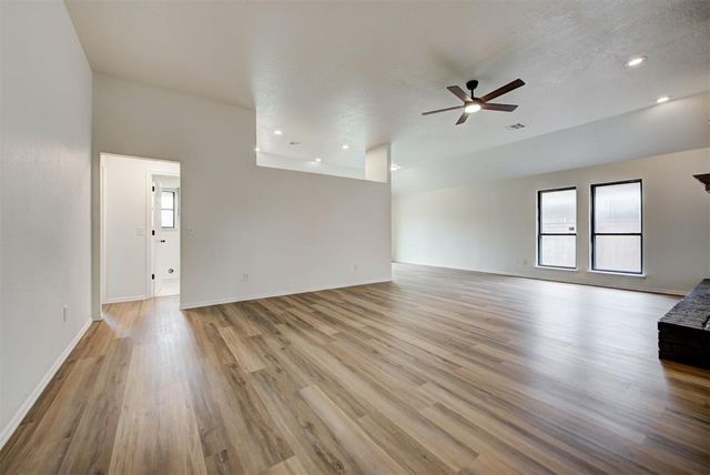 8013 Wilshire Ridge Drive, Oklahoma City, OK 73132