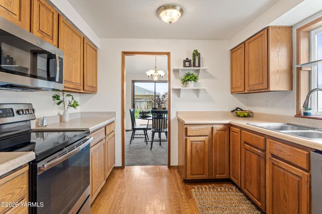 7505 Olmstead Ct, Yakima, WA 98908