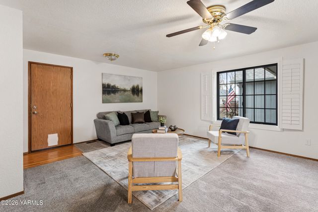 7505 Olmstead Ct, Yakima, WA 98908