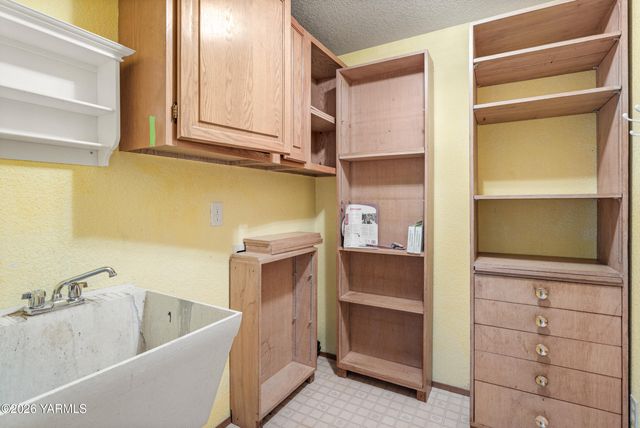 7505 Olmstead Ct, Yakima, WA 98908