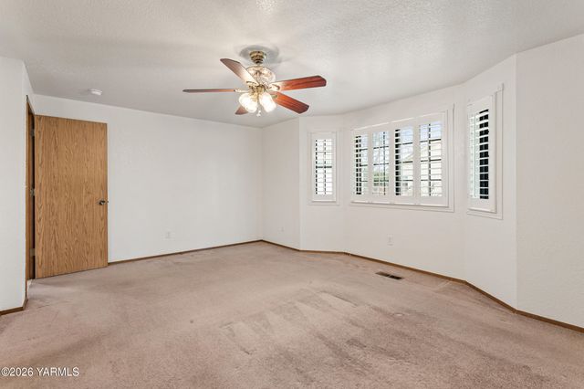 7505 Olmstead Ct, Yakima, WA 98908