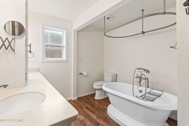 7505 Olmstead Ct, Yakima, WA 98908