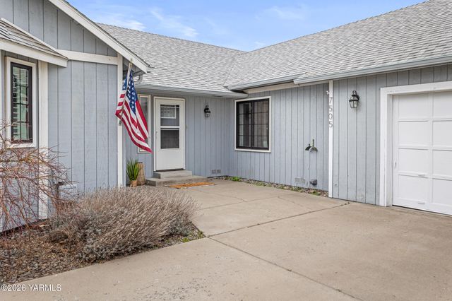 7505 Olmstead Ct, Yakima, WA 98908