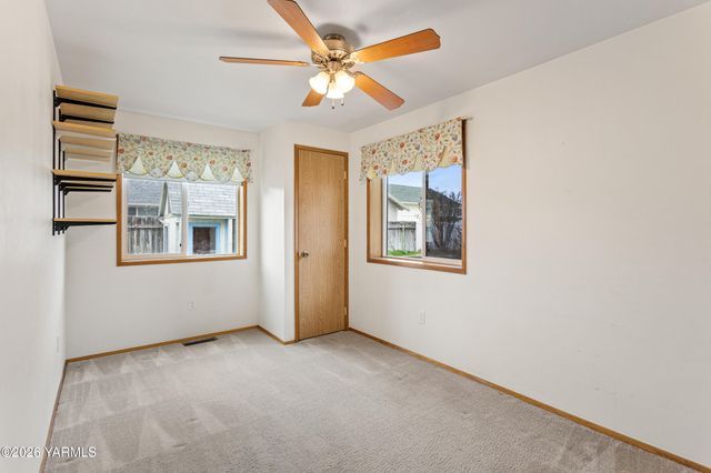 7505 Olmstead Ct, Yakima, WA 98908