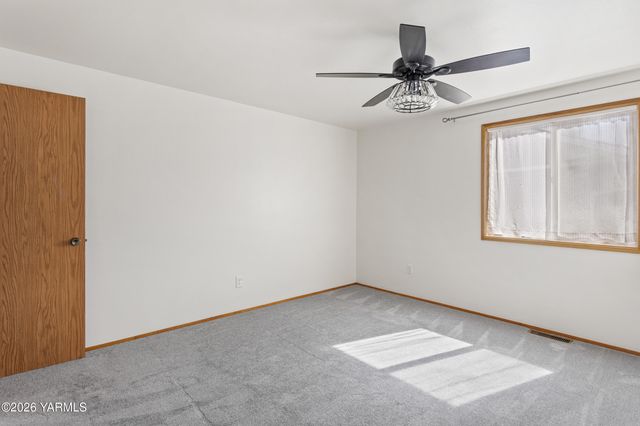 7505 Olmstead Ct, Yakima, WA 98908