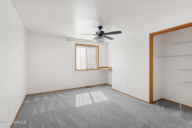 7505 Olmstead Ct, Yakima, WA 98908