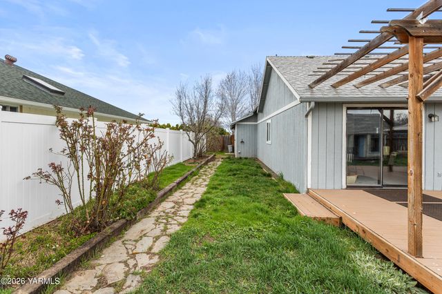 7505 Olmstead Ct, Yakima, WA 98908