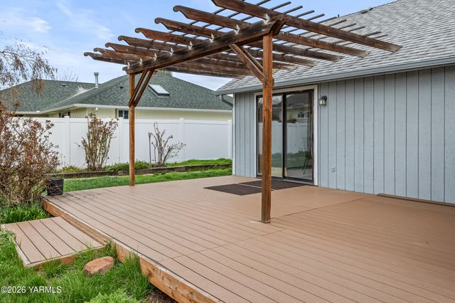 7505 Olmstead Ct, Yakima, WA 98908