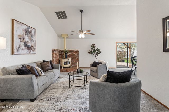 7505 Olmstead Ct, Yakima, WA 98908