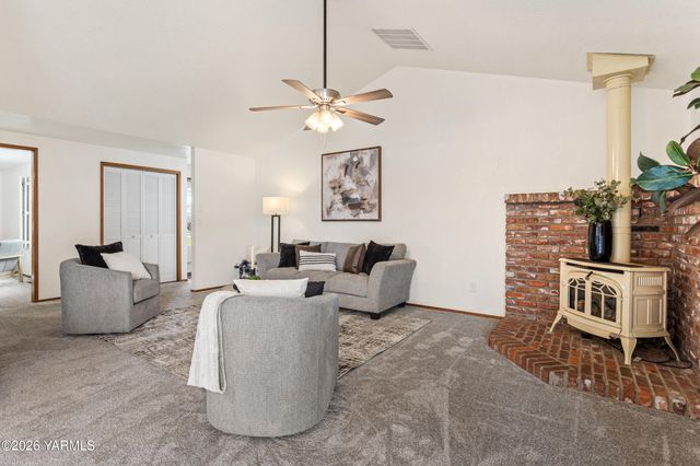 7505 Olmstead Ct, Yakima, WA 98908