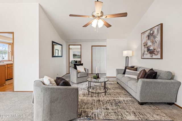 7505 Olmstead Ct, Yakima, WA 98908