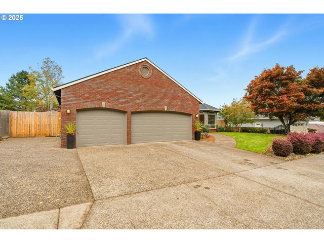 20155 QUINALT Dr, Oregon City, OR 97045
