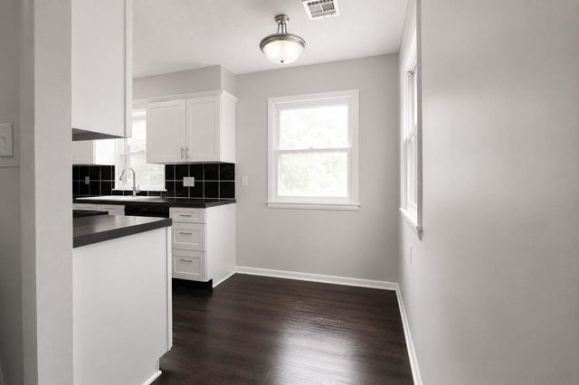1121 N Ridgewood, Wichita, KS 67208