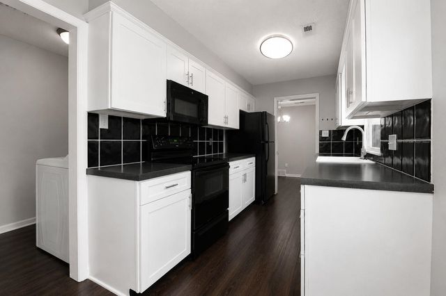 1121 N Ridgewood, Wichita, KS 67208