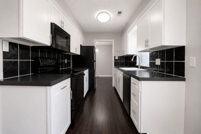 1121 N Ridgewood, Wichita, KS 67208