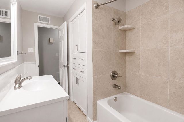 1121 N Ridgewood, Wichita, KS 67208