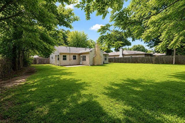 1121 N Ridgewood, Wichita, KS 67208