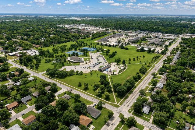 1121 N Ridgewood, Wichita, KS 67208