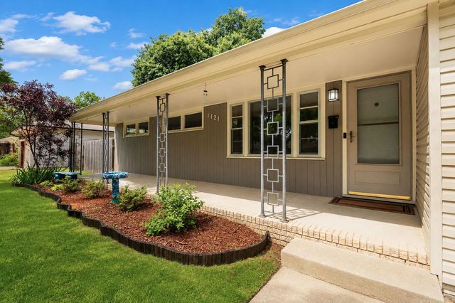 1121 N Ridgewood, Wichita, KS 67208