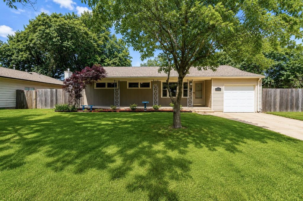 1121 N Ridgewood, Wichita, KS 67208