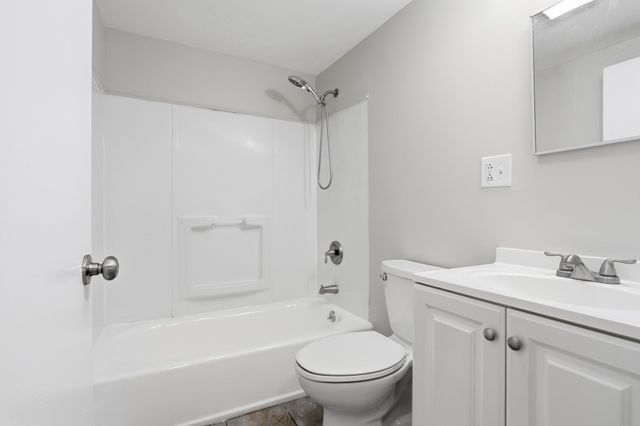 23 Frank St 6, Dracut, MA 01826