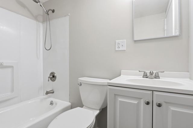 23 Frank St 6, Dracut, MA 01826
