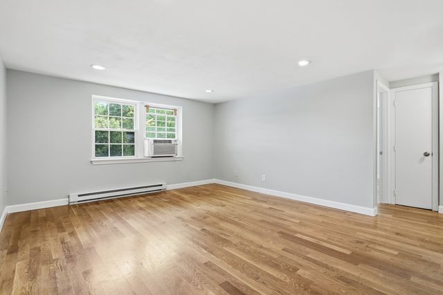 23 Frank St 6, Dracut, MA 01826