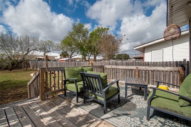4021 Barnes St, Corpus Christi, TX 78411