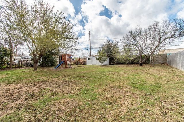 4021 Barnes St, Corpus Christi, TX 78411