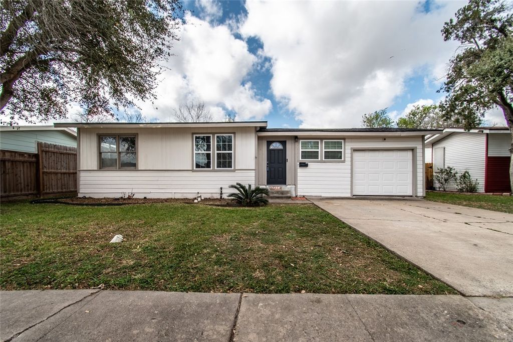 4021 Barnes St, Corpus Christi, TX 78411