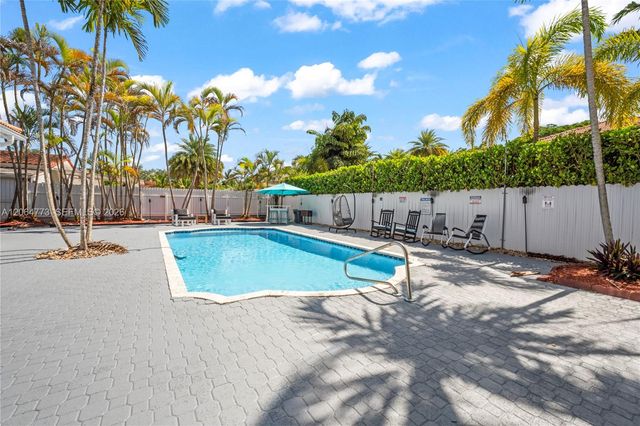 5750 SW 67 Ave, Miami, FL 33143