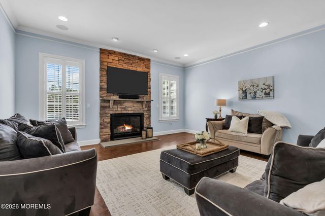 6 Van Note Court, Middletown, NJ 07748